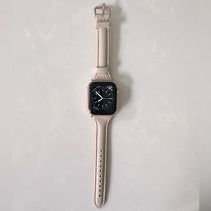 Apple Watch Series 5 (GPS, 40mm) - Gold Aluminum Case